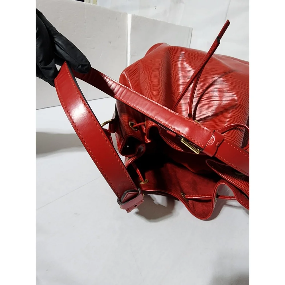 LOUIS VUITTON Epi Petit Noe Castillan Shoulder Bag Red